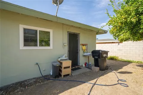 Exterior - 527 E Maple, Monrovia, CA 91016 photo 11 of 17