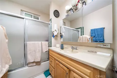 Bath - 527 E Maple, Monrovia, CA 91016 photo 1 of 2