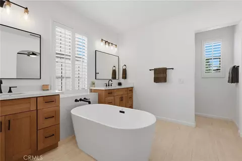 Bath - 1451 Cole Ln, Upland, CA 91784 photo 5 of 6
