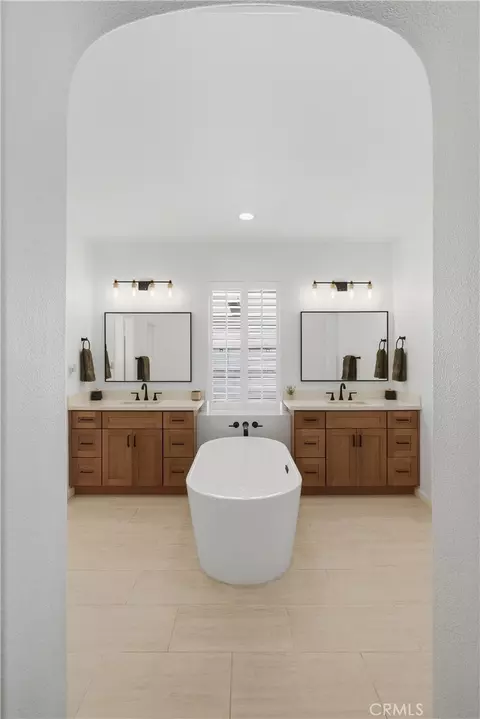Bath - 1451 Cole Ln, Upland, CA 91784 photo 2 of 6