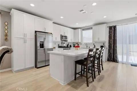 Kitchen - 10260 Torrey Ct, Hesperia, CA 92345 photo 1 of 3