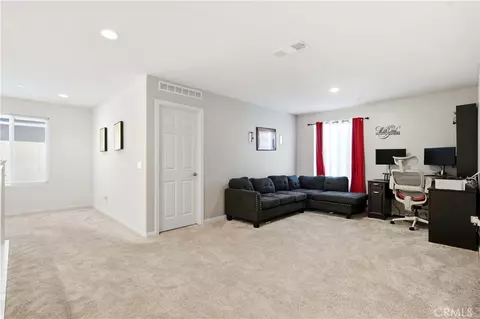Entry Way - 10260 Torrey Ct, Hesperia, CA 92345 photo 8 of 12