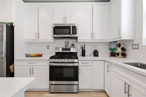 Kitchen - 10260 Torrey Ct, Hesperia, CA 92345 photo 2 of 3