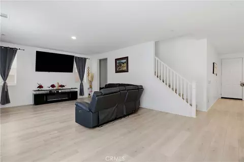 Entry Way - 10260 Torrey Ct, Hesperia, CA 92345 photo 4 of 12