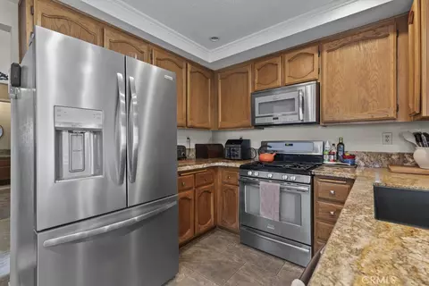 Kitchen - 29042 Jasmine Crk, Highland, CA 92346 photo 1 of 4