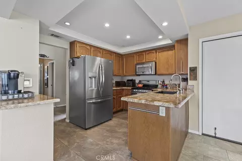 Kitchen - 29042 Jasmine Crk, Highland, CA 92346 photo 2 of 4