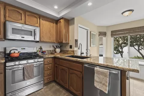 Kitchen - 29042 Jasmine Crk, Highland, CA 92346 photo 3 of 4