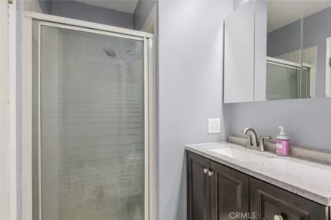 Bath - 1412 Frances St, Redlands, CA 92374 photo 2 of 2
