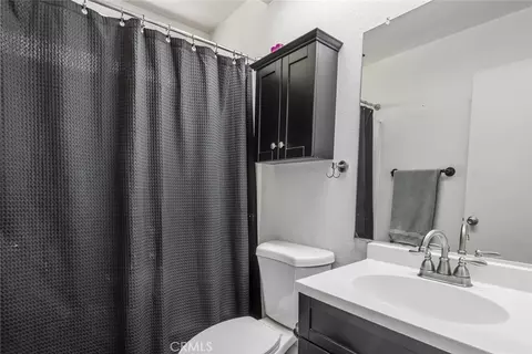 Bath - 1412 Frances St, Redlands, CA 92374 photo 1 of 2