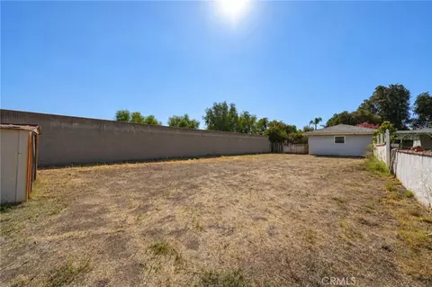 Exterior - 2989 Ladera Rd, San Bernardino, CA 92405 photo 15 of 17