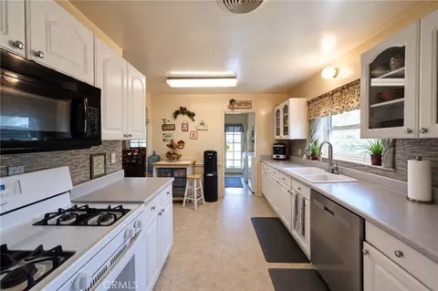 Kitchen - 2989 Ladera Rd, San Bernardino, CA 92405 photo 2 of 4