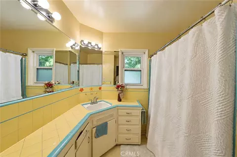 Bath - 2989 Ladera Rd, San Bernardino, CA 92405 photo 4 of 5
