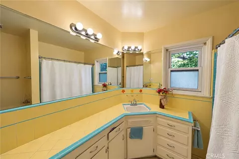 Bath - 2989 Ladera Rd, San Bernardino, CA 92405 photo 5 of 5