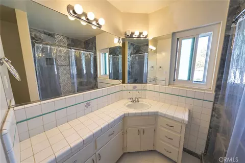 Bath - 2989 Ladera Rd, San Bernardino, CA 92405 photo 2 of 5