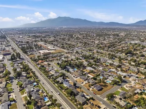 View/Area - 418 E Margarita Rd, Rialto, CA 92376 photo 4 of 5