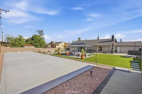 Exterior - 418 E Margarita Rd, Rialto, CA 92376 photo 9 of 11