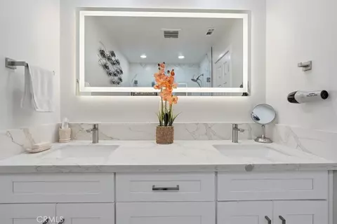 Bath - 418 E Margarita Rd, Rialto, CA 92376 photo 2 of 5