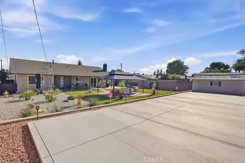 Exterior - 418 E Margarita Rd, Rialto, CA 92376 photo 8 of 11