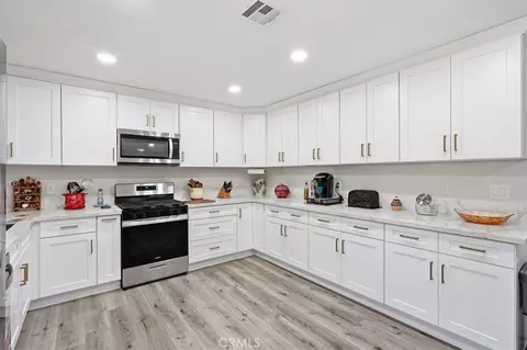 Kitchen - 418 E Margarita Rd, Rialto, CA 92376 photo 3 of 4
