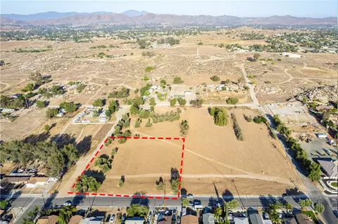 0 313-211-004, Perris, CA 92570 photo 3