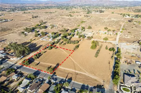 0 313-211-004, Perris, CA 92570 photo 2