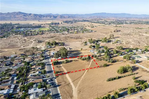 0 313-211-004, Perris, CA 92570 photo 6