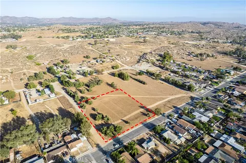 0 313-211-004, Perris, CA 92570 photo 8