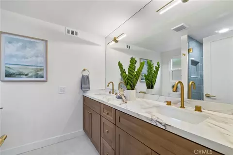 Bath - 1917 N Omalley Way, Upland, CA 91784 photo 1 of 3