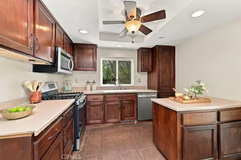 Kitchen - 11606 Mount Baldwin Ct, Rancho Cucamonga, CA 91737 photo 2 of 3