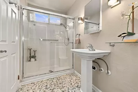 Bath - 11606 Mount Baldwin Ct, Rancho Cucamonga, CA 91737 photo 4 of 4