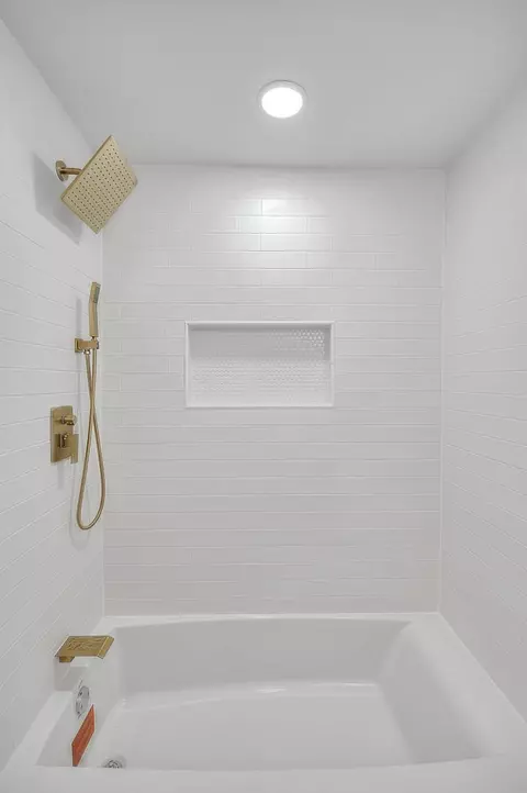 Bath - 4472 Forest St, Riverside, CA 92507 photo 4 of 5
