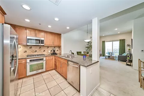 Kitchen - 931 E Walnut #607, Pasadena, CA 91106 photo 1 of 3