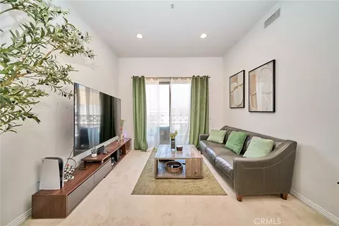 Living - 931 E Walnut #607, Pasadena, CA 91106 photo 3 of 4