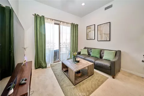 Living - 931 E Walnut #607, Pasadena, CA 91106 photo 2 of 4