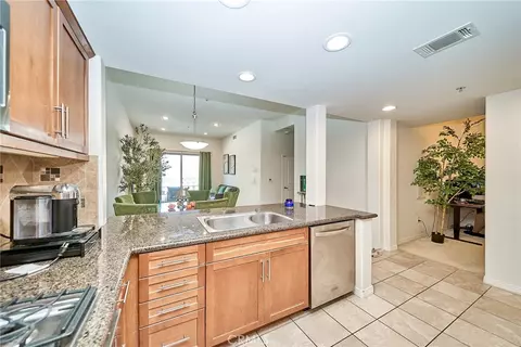 Kitchen - 931 E Walnut #607, Pasadena, CA 91106 photo 2 of 3