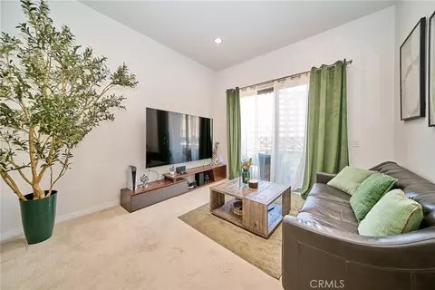 Living - 931 E Walnut #607, Pasadena, CA 91106 photo 1 of 4