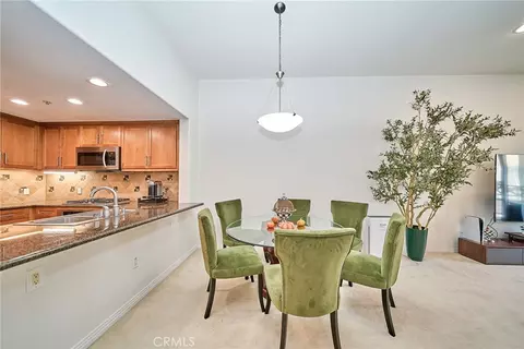 Dining - 931 E Walnut #607, Pasadena, CA 91106 photo 2 of 3
