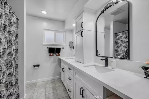 Bath - 1364 Pinedale Ave, Bloomington, CA 92316 photo 1 of 2