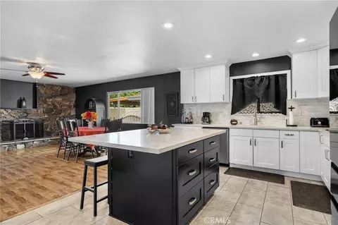Kitchen - 1364 Pinedale Ave, Bloomington, CA 92316 photo 3 of 4