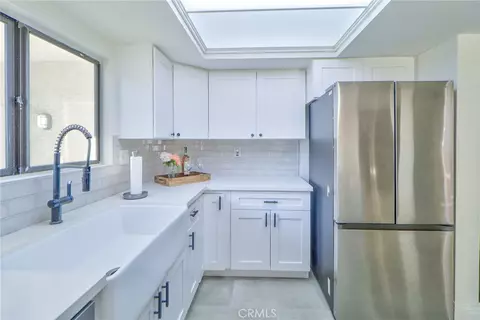 Kitchen - 652 Park Shadow Ct, Baldwin Park, CA 91706 photo 4 of 9