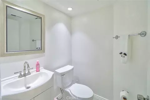 Bath - 652 Park Shadow Ct, Baldwin Park, CA 91706 photo 11 of 11