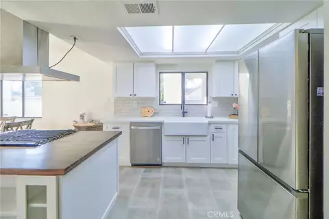Kitchen - 652 Park Shadow Ct, Baldwin Park, CA 91706 photo 2 of 9