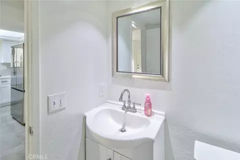 Bath - 652 Park Shadow Ct, Baldwin Park, CA 91706 photo 10 of 11