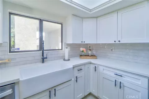 Kitchen - 652 Park Shadow Ct, Baldwin Park, CA 91706 photo 5 of 9