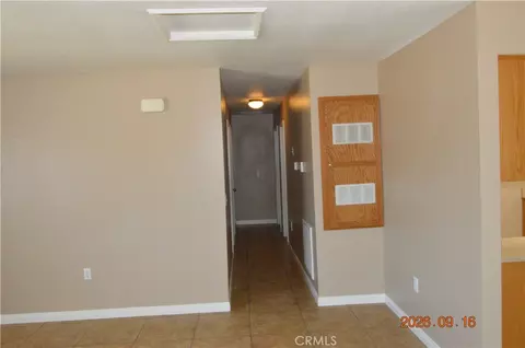 Entry Way - 34934 H, Barstow, CA 92311 photo 3 of 3