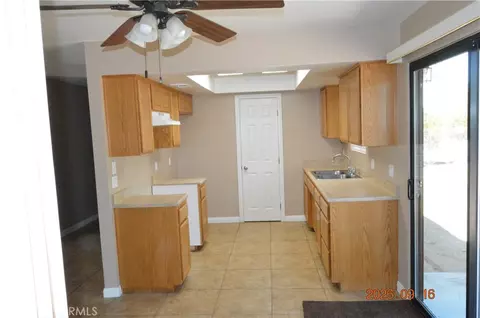 Entry Way - 34934 H, Barstow, CA 92311 photo 2 of 3