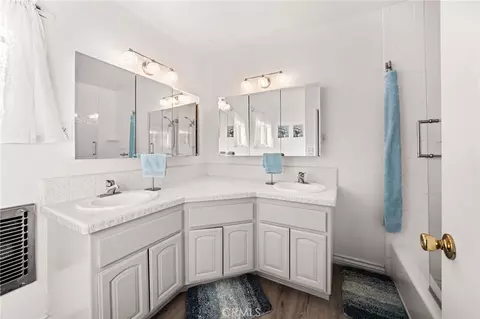 Bath - 30993 Palo Alto Dr, Redlands, CA 92373 photo 4 of 5