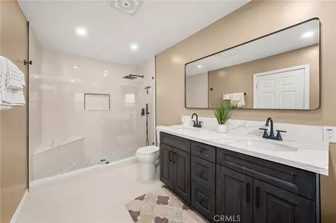 Bath - 30993 Palo Alto Dr, Redlands, CA 92373 photo 2 of 5