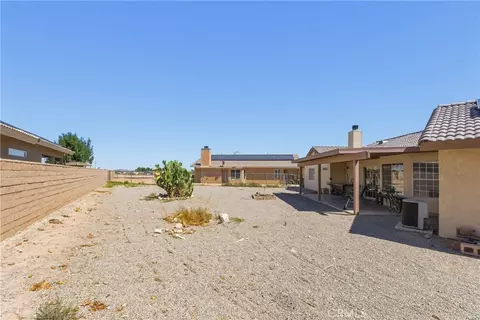 Exterior - 14926 Rivers Edge Rd, Helendale, CA 92342 photo 3 of 4