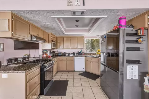 Kitchen - 14926 Rivers Edge Rd, Helendale, CA 92342 photo 1 of 1